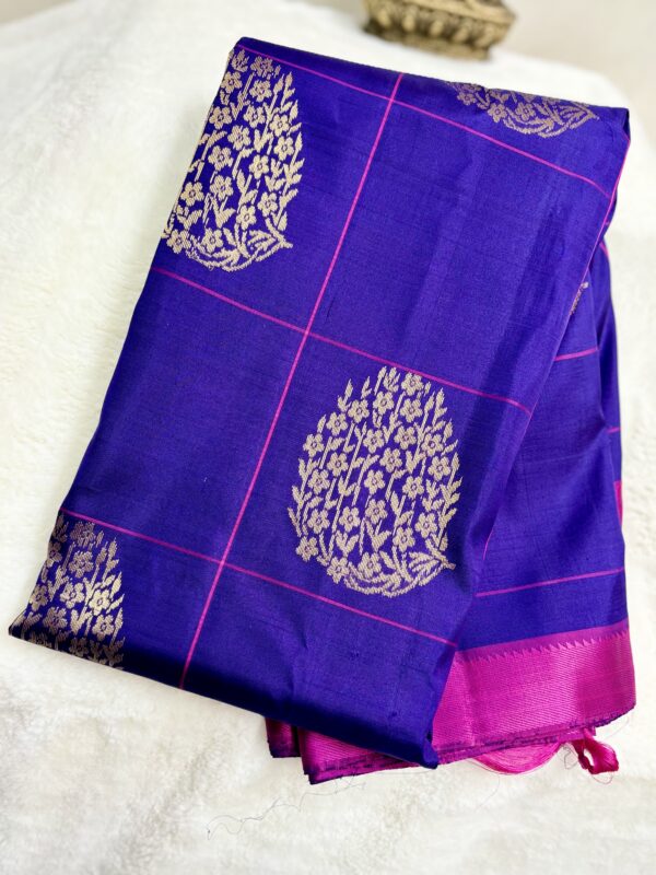 103. Navy blue with flower motive and royal pink border